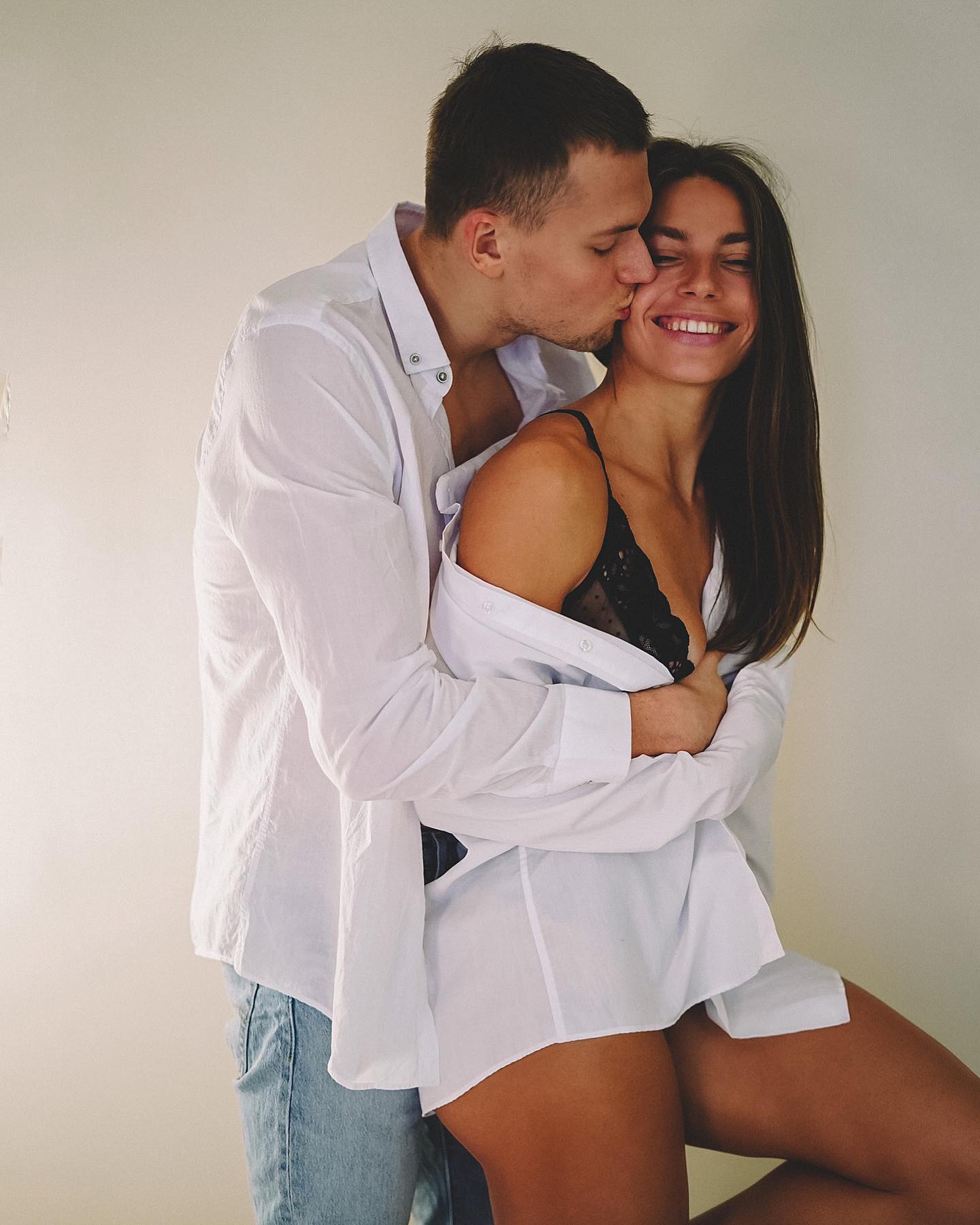 Марина Бех-Романчук привітала коханого з днем народження гарячими фото: &quot;один з найпрекрасніших днів&quot;